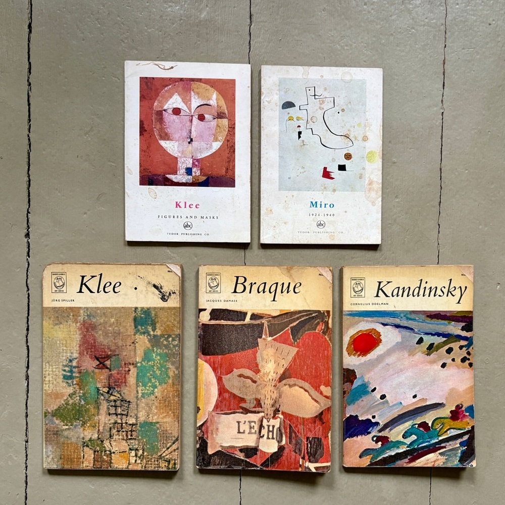 5 Vintage Klee Miro Braque Kandinsky Modern Art Old Barnes & Noble Tudor Masks - Picture 1 of 16